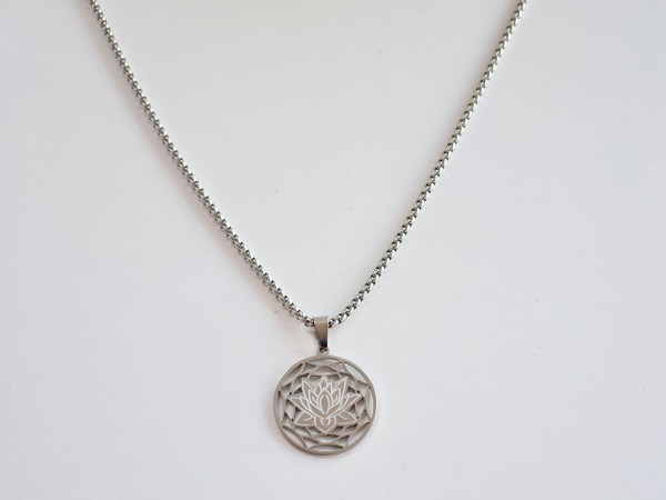 collier lotus argentée acier inoxydable